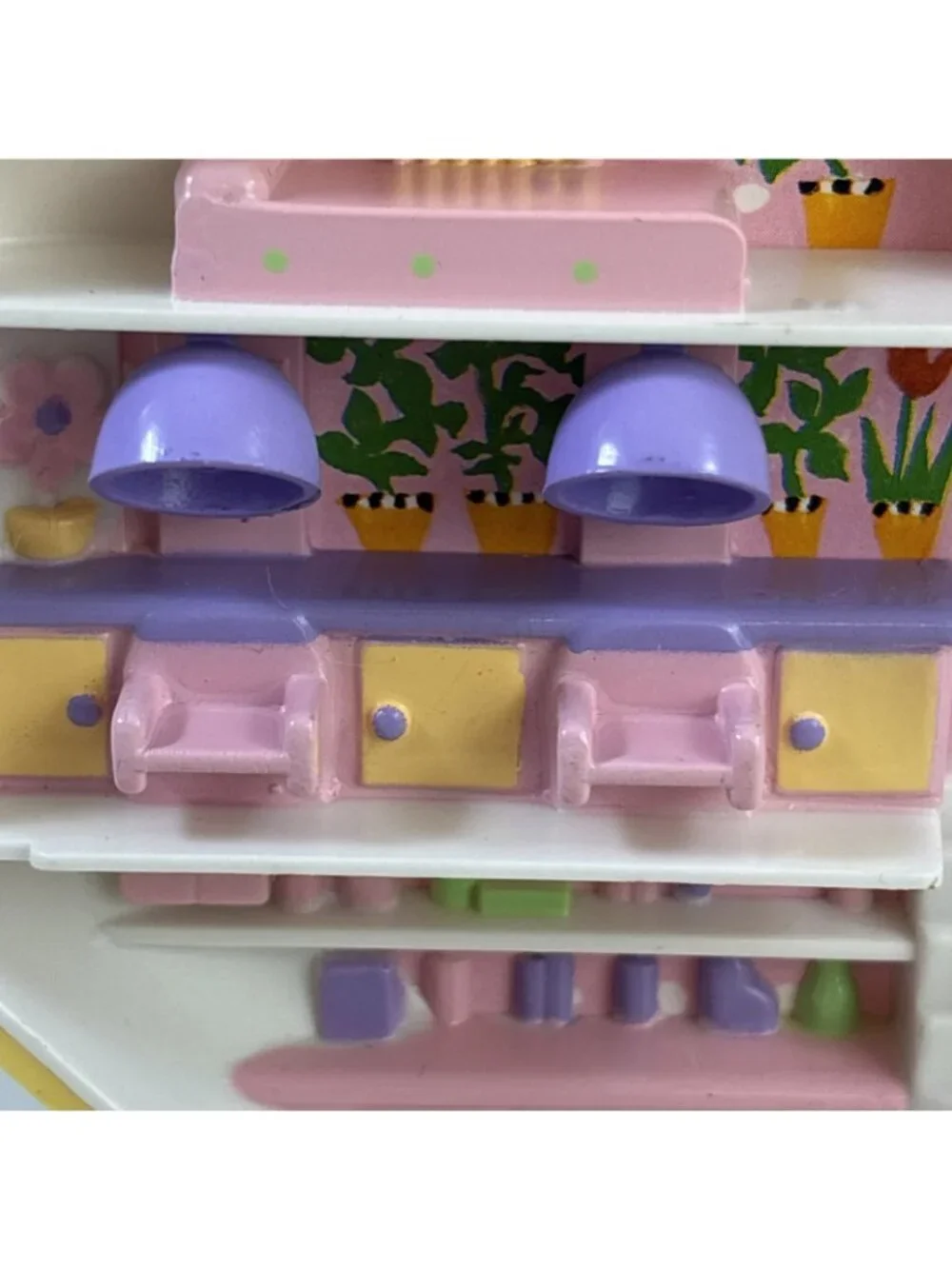 Vintage 1990 Polly Pocket Polly’s Hair Salon Bluebird Compact Playset 1 Figure